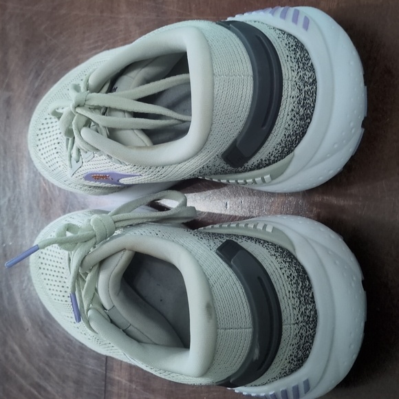 Brooks Ariel GTS 24 Grey and Lavender Athletic Shoes - Picture 3 of 4